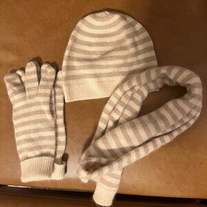 Vintage Gap hat, scarf, and gloves matching wool set